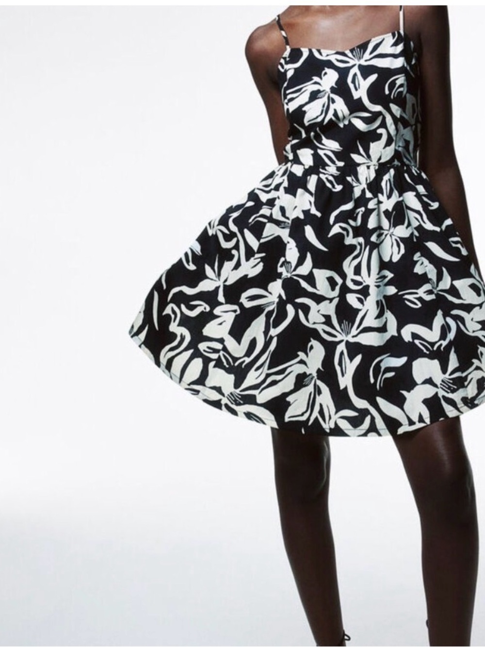 H&M Black White Floral Fit & Flare Skater Mini Dress Size 6